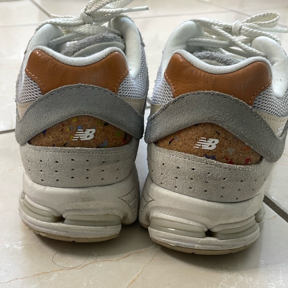New Balance 2002r size 7.5 Women’s - Picture 3 of 5